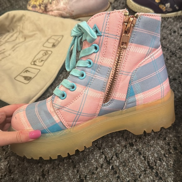 YRU Pink and blue boots - Picture 5 of 5
